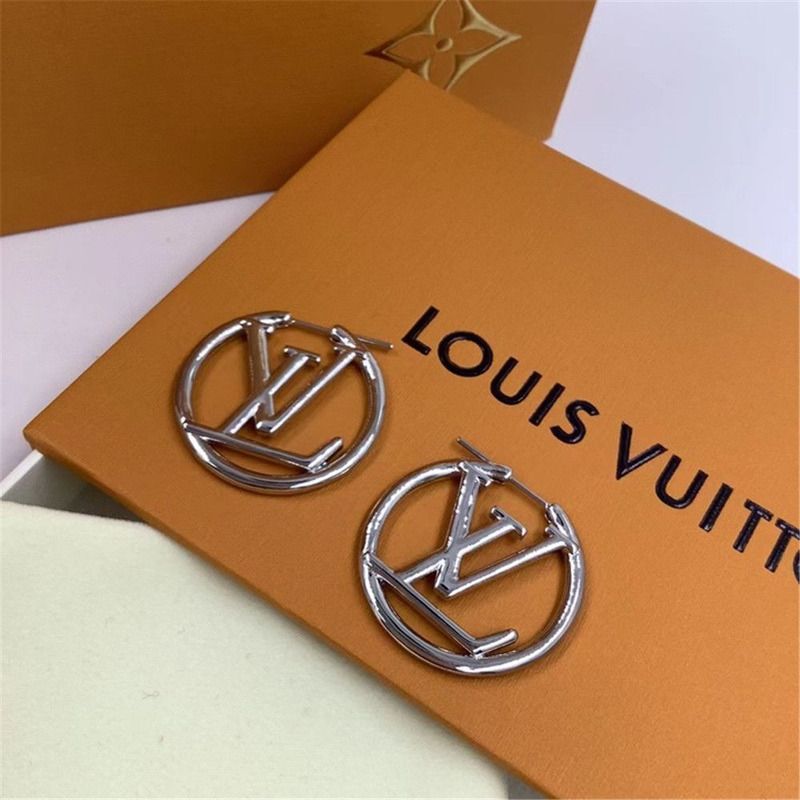l**is V*t*n logo earing