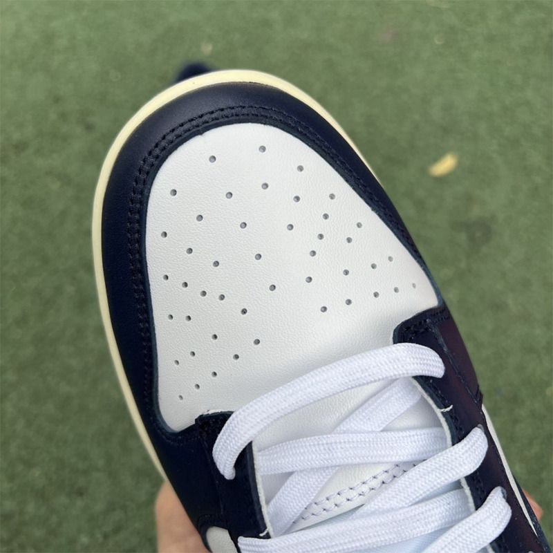 Nike Dunk Vintage Navy Sneaker