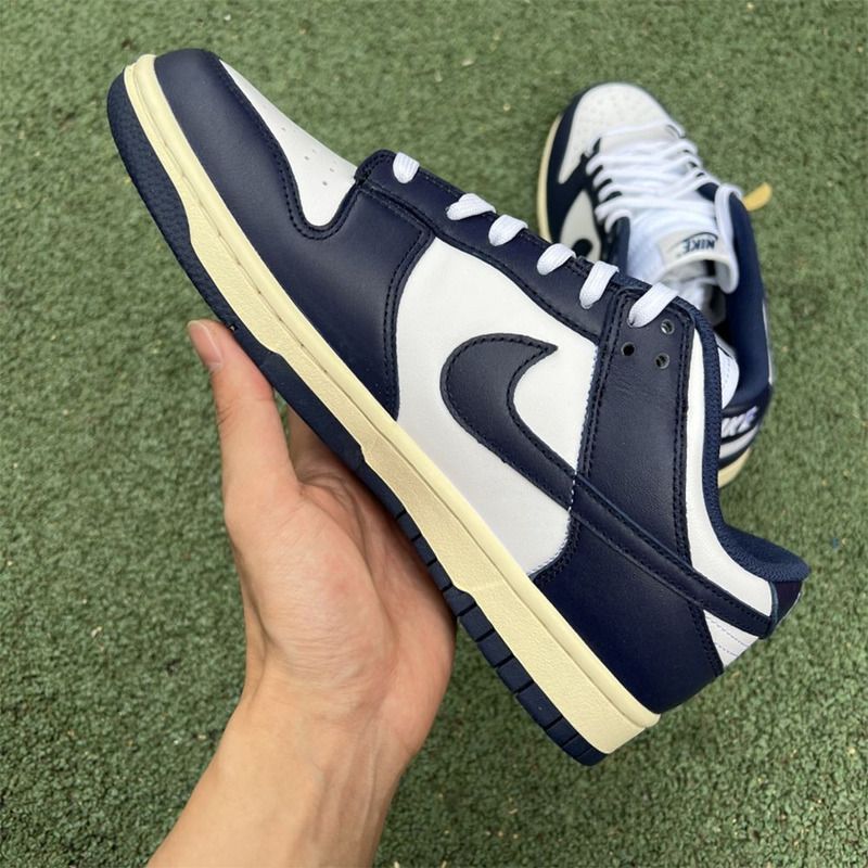 Nike Dunk Vintage Navy Sneaker