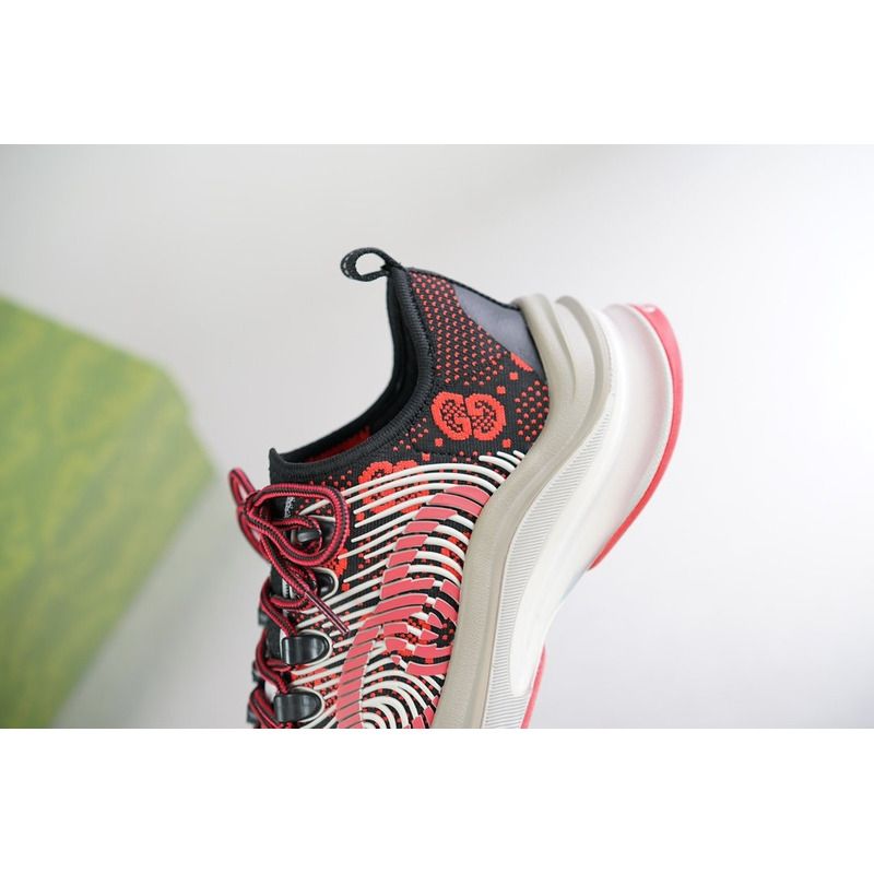 G*u*i run red/black sneakers