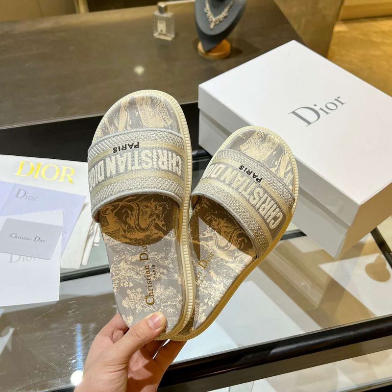 D*or 2020 spring embroidered slides in beige