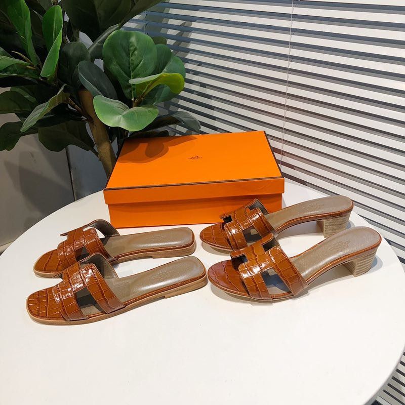 H**mes oran crocodile sandals in brown