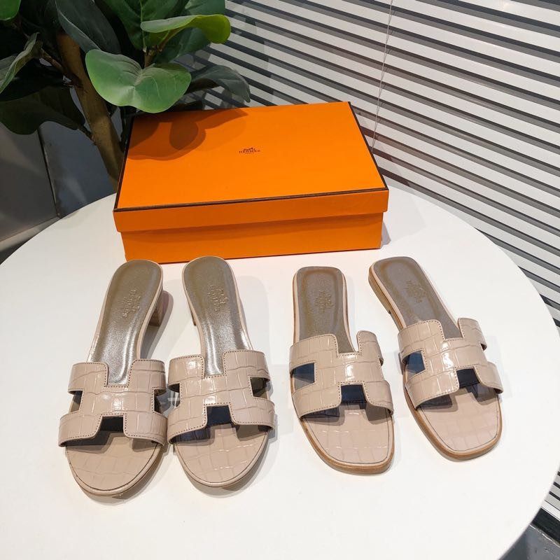 H**mes oasis crocodile sandals in bisque