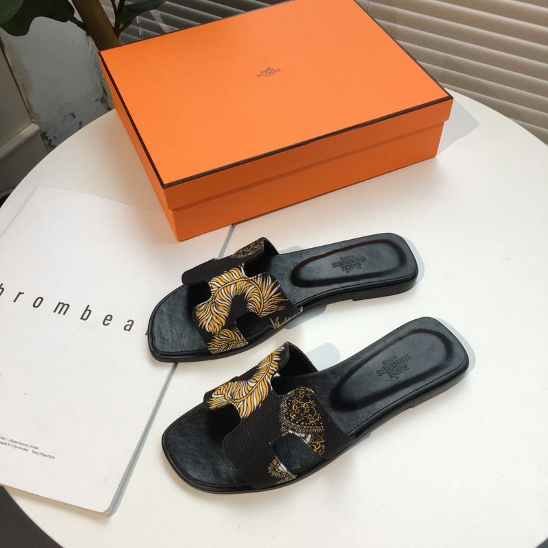 H**mes oran sandals in black