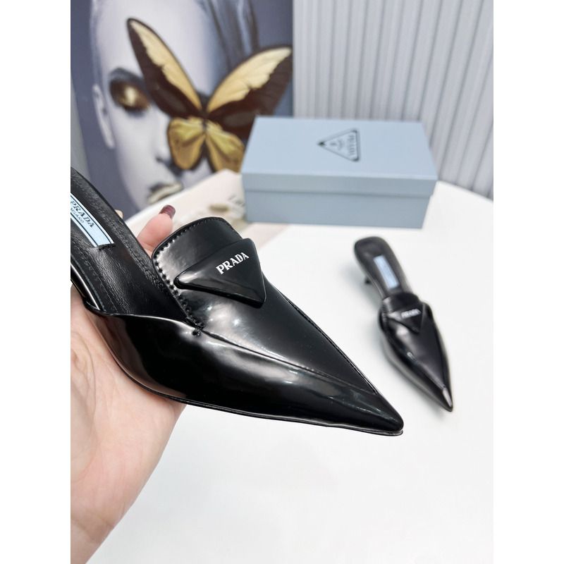 Pra*a logo patent leather pointy toe mule in black