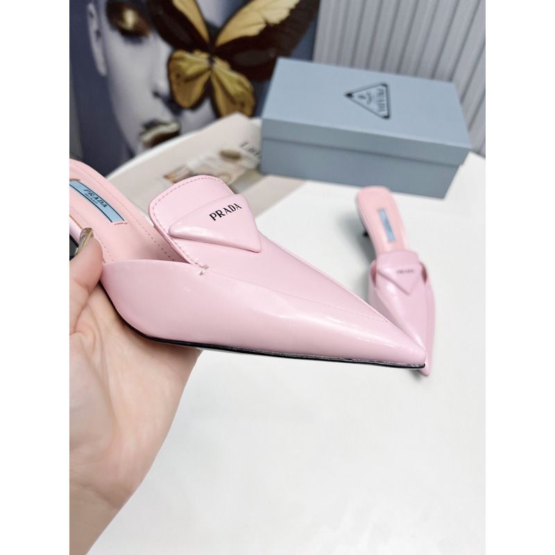 Pra*a logo patent leather pointy toe mule in pink