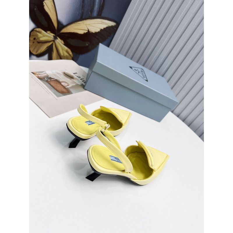 Pra*a pointed toe leather shoe black yellow