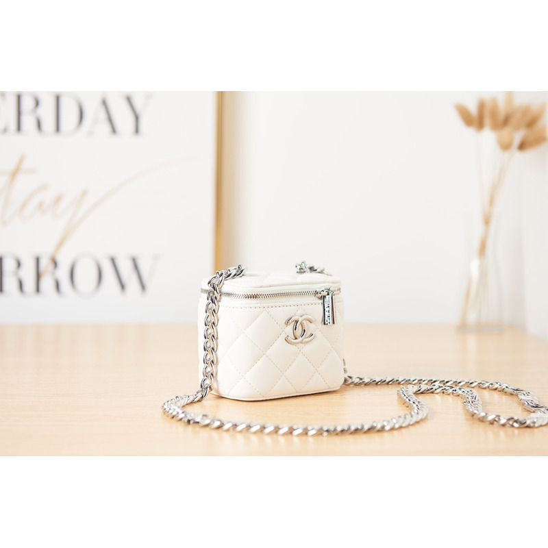 Ch*el 20s vanity case white
