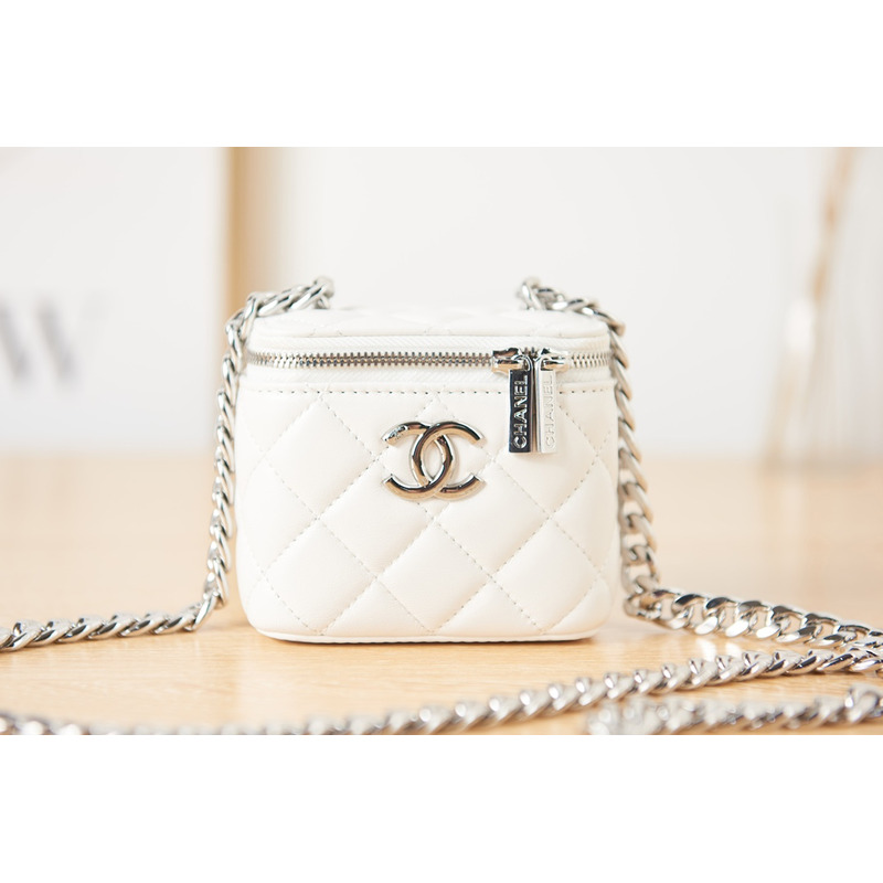 Ch*el 20s vanity case white