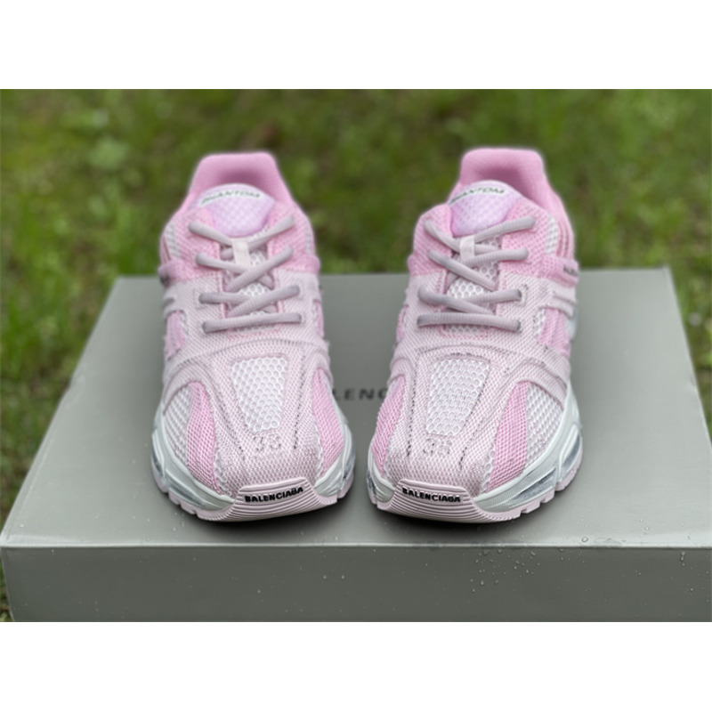 Ba*len*cia*ga phantom sneaker in pink