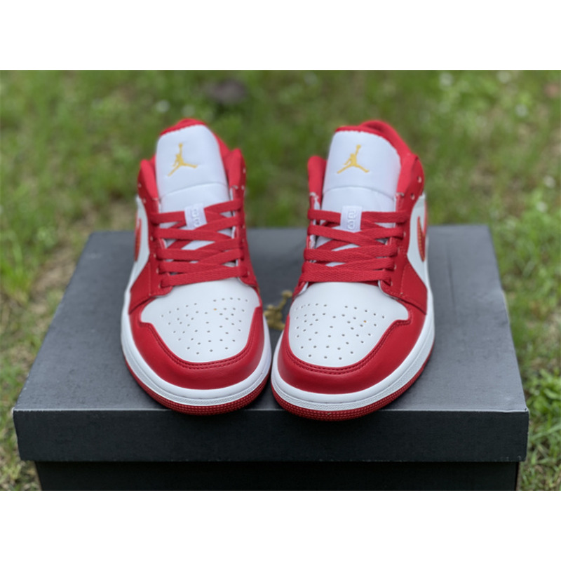 Air Jordan 1 Low Sneaker Cardinal Red/Light Curry-White