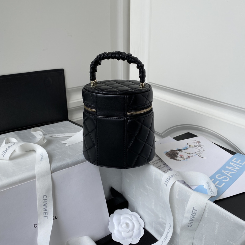 Ch*el  black  small bucket  13.5cm-13.5cm-11.5cm