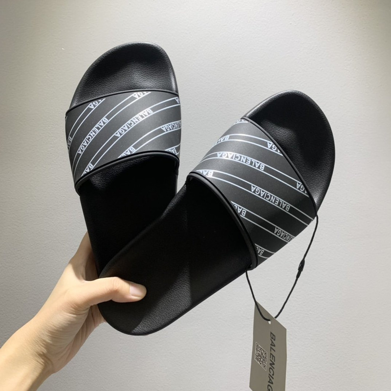 Ba*len*cia*ga black logo pool slides in grain rubber