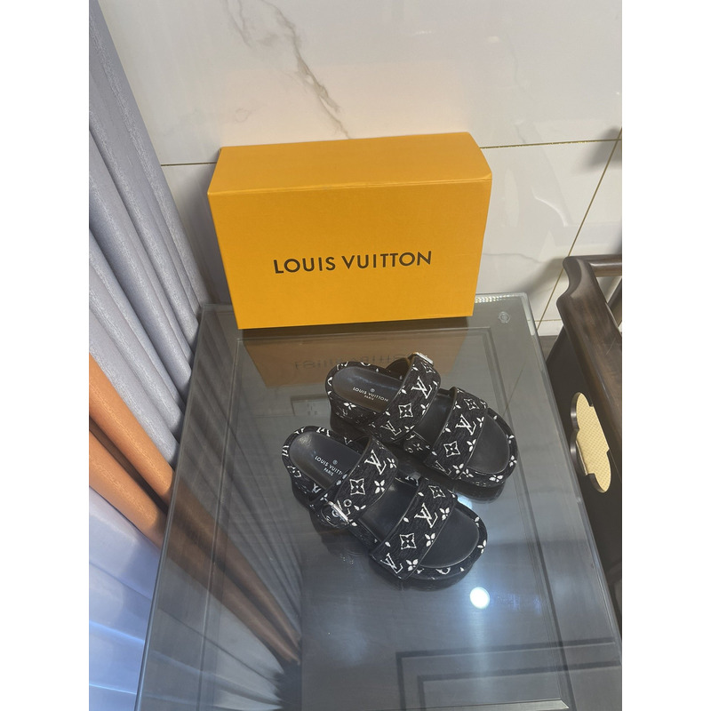 l**is V*t*n jumbo flatform printing mule black