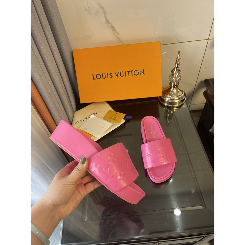 l**is V*t*n jumbo flatform mule pink
