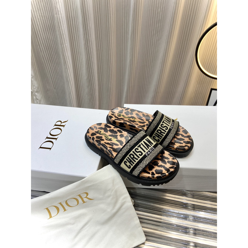 ch**an D*or dway slide