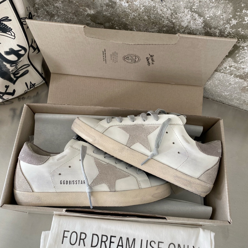 golden goose men’s S*per-star sneakers with suede star and grey heel tab