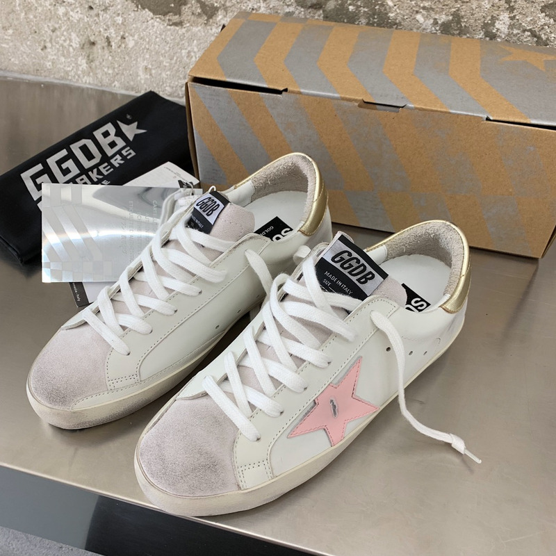 golden goose men’s S*per-star sneakers with pink star and golden heel tab