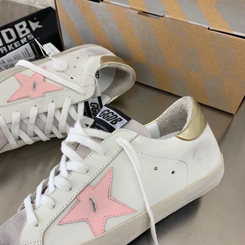 golden goose men’s S*per-star sneakers with pink star and golden heel tab
