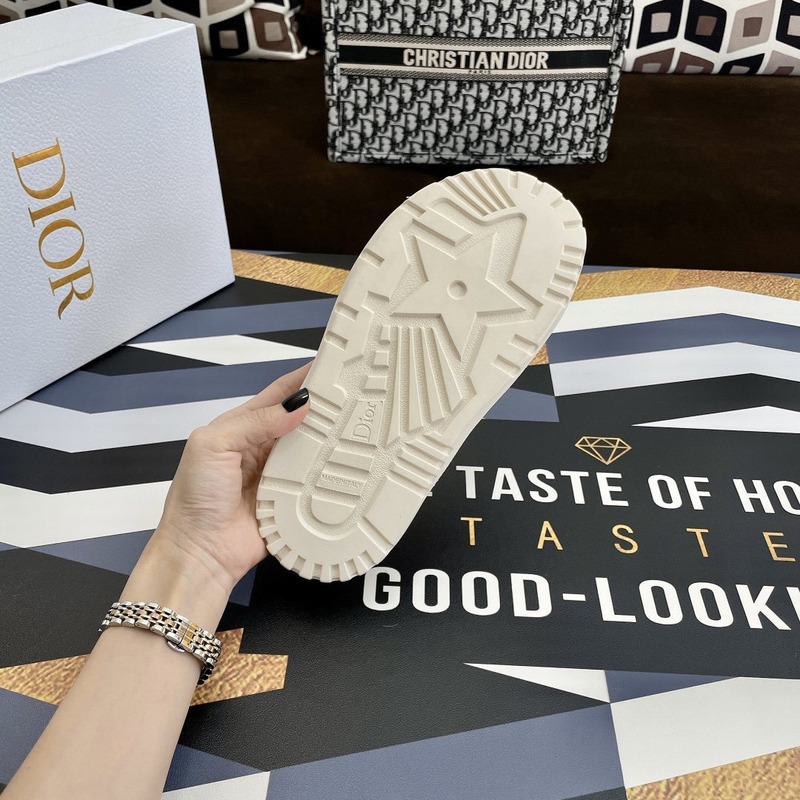 D*or dtwist-slipper leather with cannage motif beige