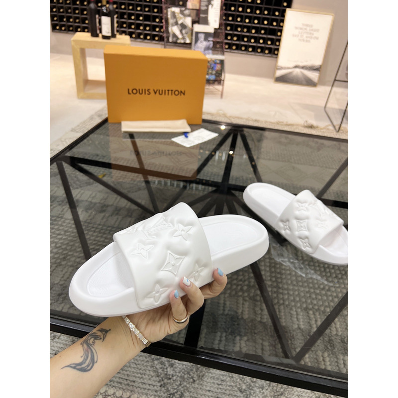 l**is V*t*n waterfront slippers white