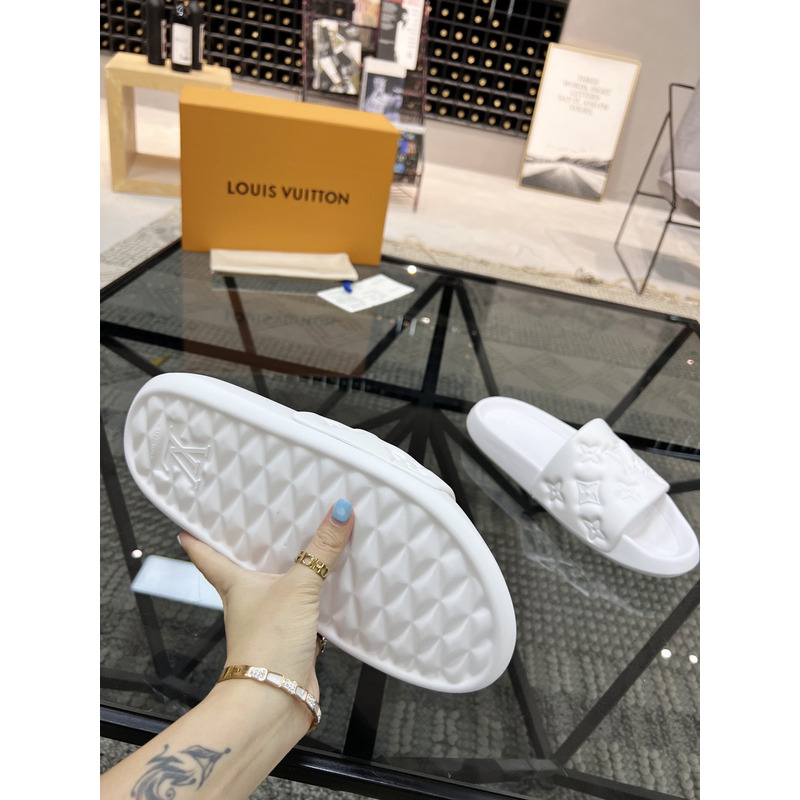 l**is V*t*n waterfront slippers white