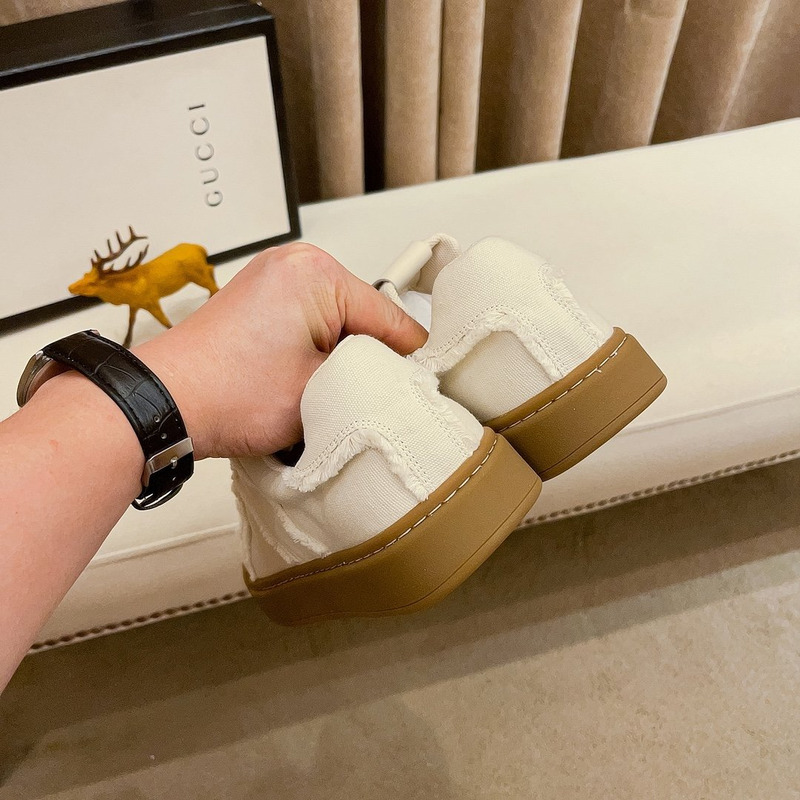 G*u*i cavas sneakers beige