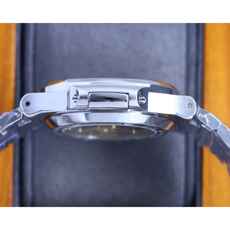 patek philippe nautilus 5719 grey emerald Di*m*nds