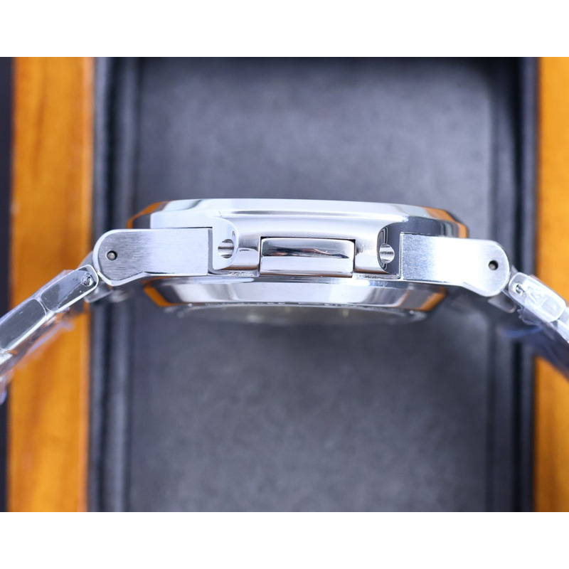 patek philippe nautilus 5711 black/white emerald Di*m*nds