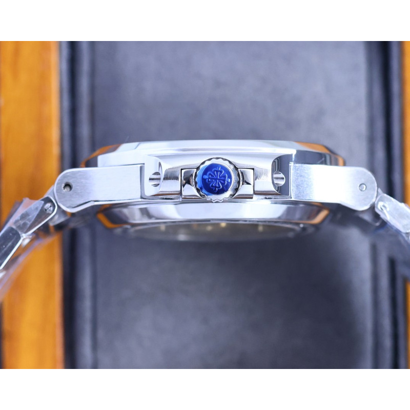 patek philippe nautilus 5719 green emerald Di*m*nds