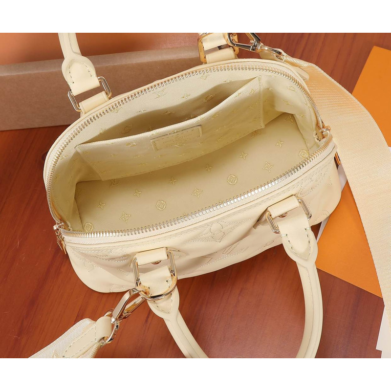 l**is V*t*n alma bb banana