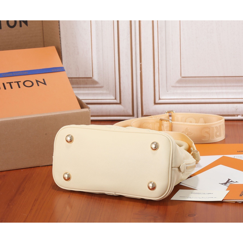 l**is V*t*n alma bb banana