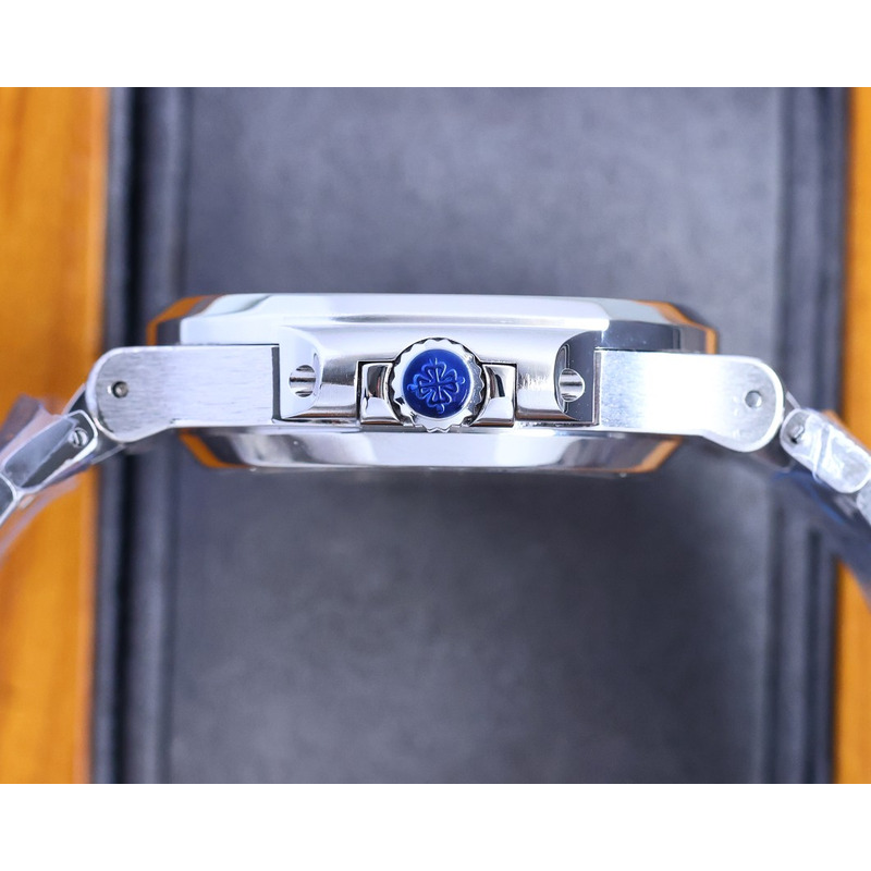 patek philippe nautilus 5711 blue emerald Di*m*nds