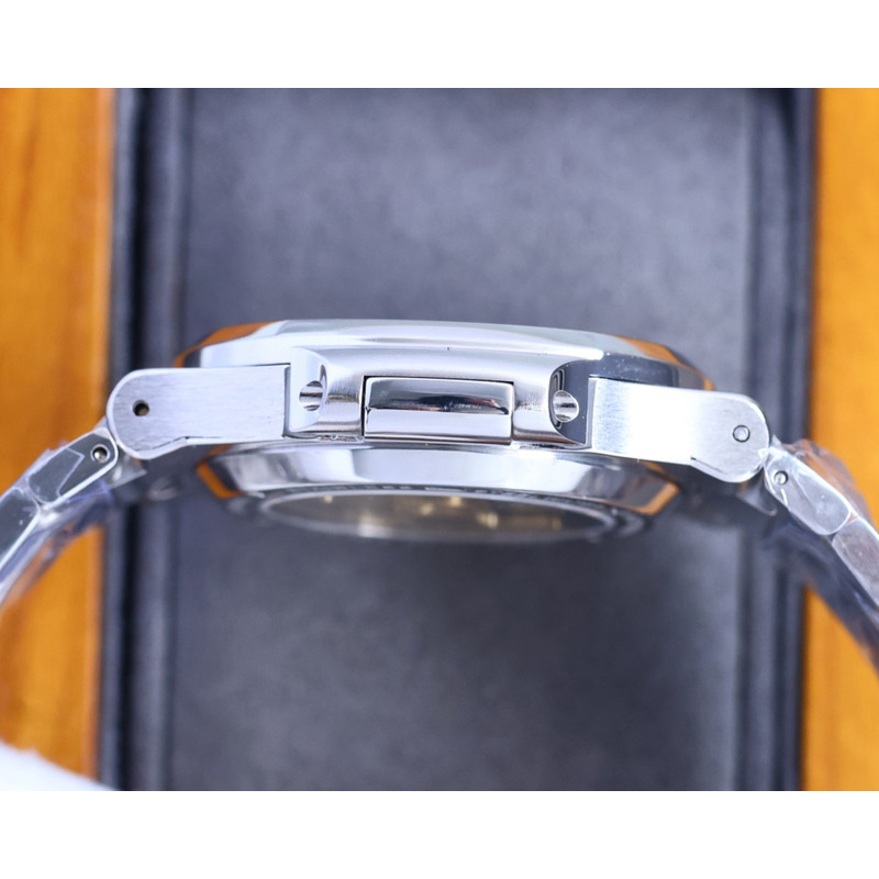 patek philippe nautilus 5711 blue emerald Di*m*nds