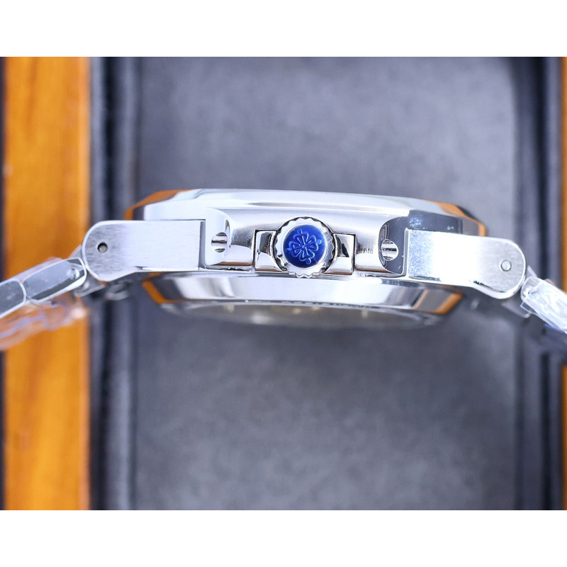 patek philippe nautilus 5711 green emerald Di*m*nds