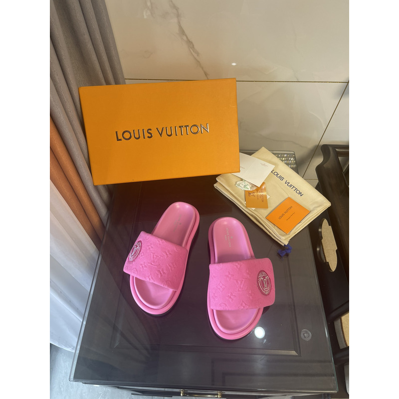 l**is V*t*n pool pillow comfortable slippers fuchsia