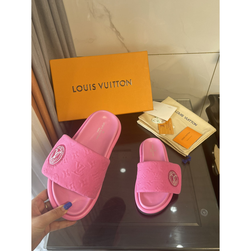 l**is V*t*n pool pillow comfortable slippers fuchsia