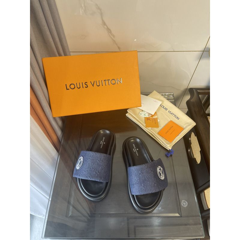 l**is V*t*n pool pillow flat comfort mules black blue