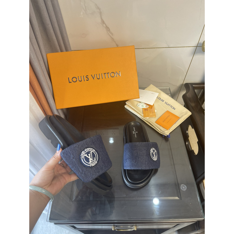 l**is V*t*n pool pillow flat comfort mules black blue