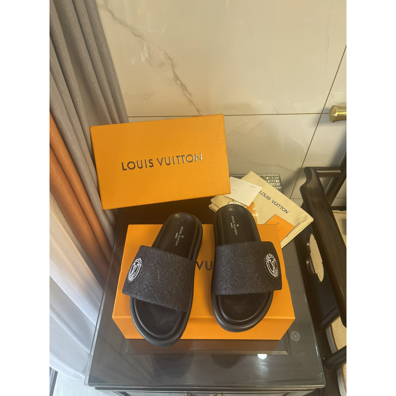 l**is V*t*n pool pillow comfort mules black