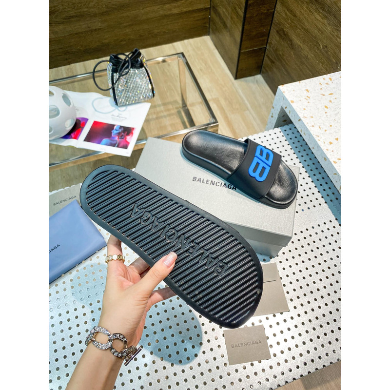 Ba*len*cia*ga glow-in-the-dark bb pool slides black & blue