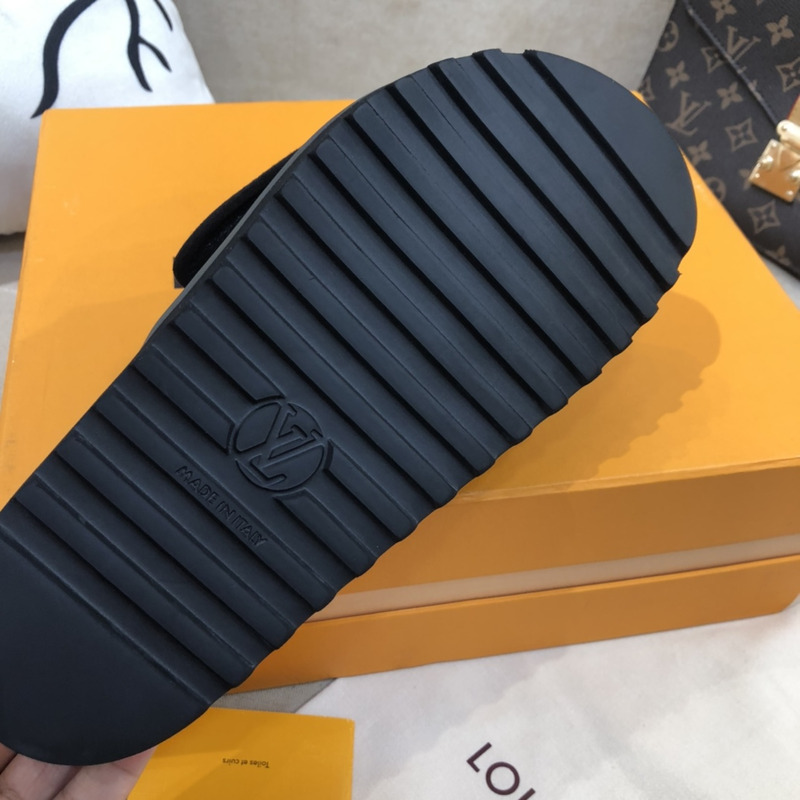 l**is V*t*n classic monogram mules black