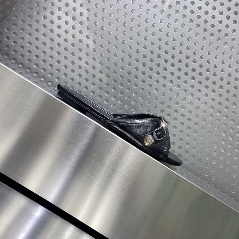 Ba*len*cia*ga cagole leather sandals