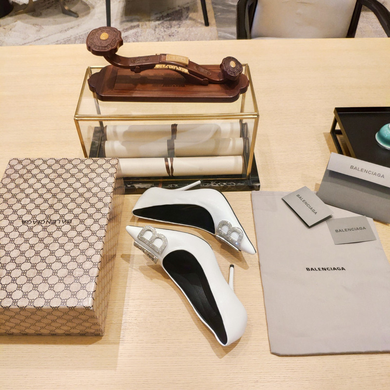 Ba*len*cia*ga women\