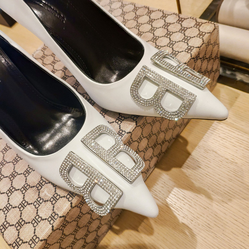 Ba*len*cia*ga women\