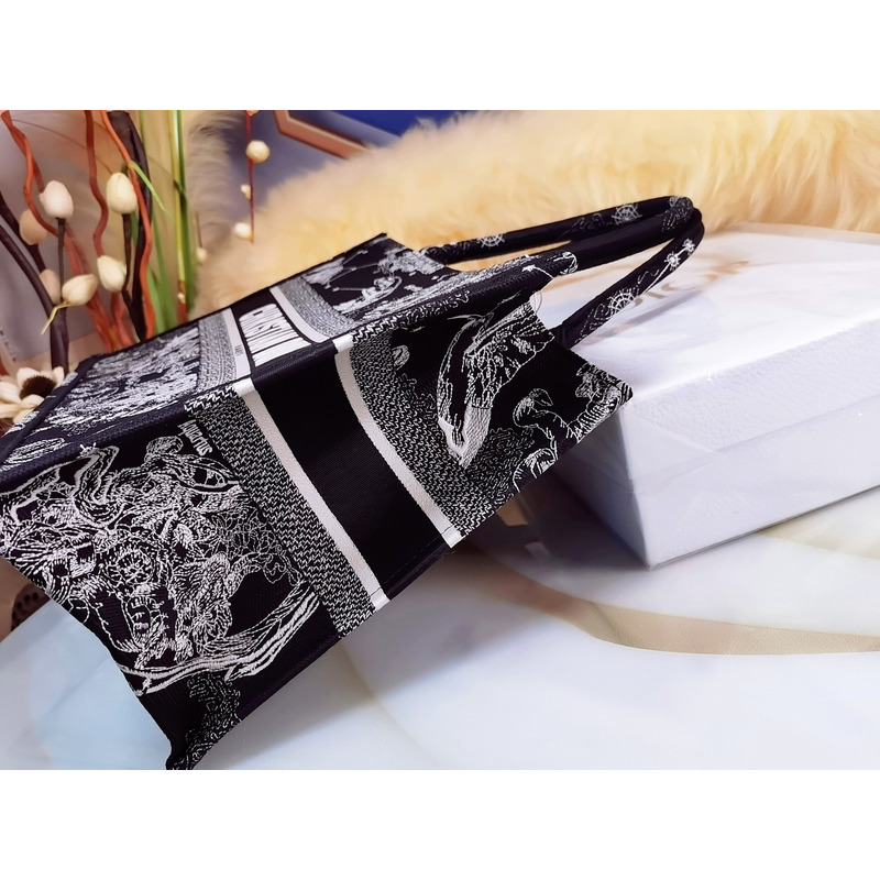 D*or constellation embroidered tote bag black