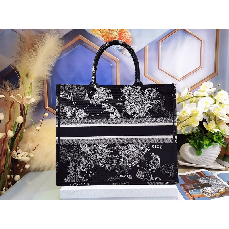 D*or constellation embroidered tote bag black