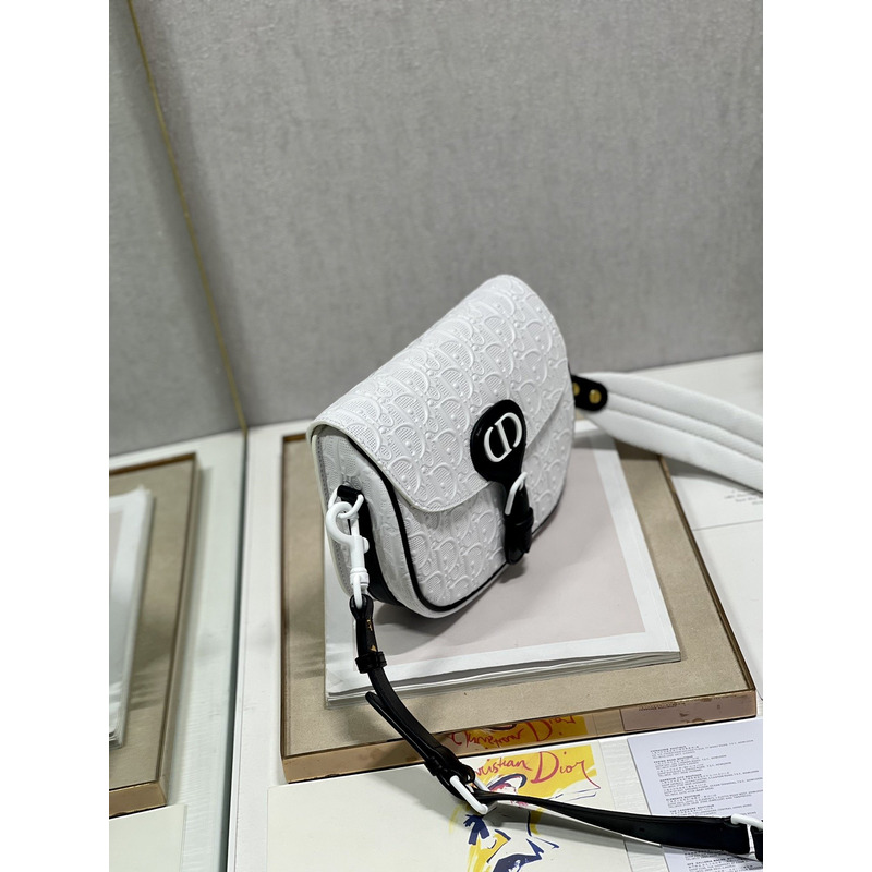 D*or midium bobby bag 23×18×7cm white