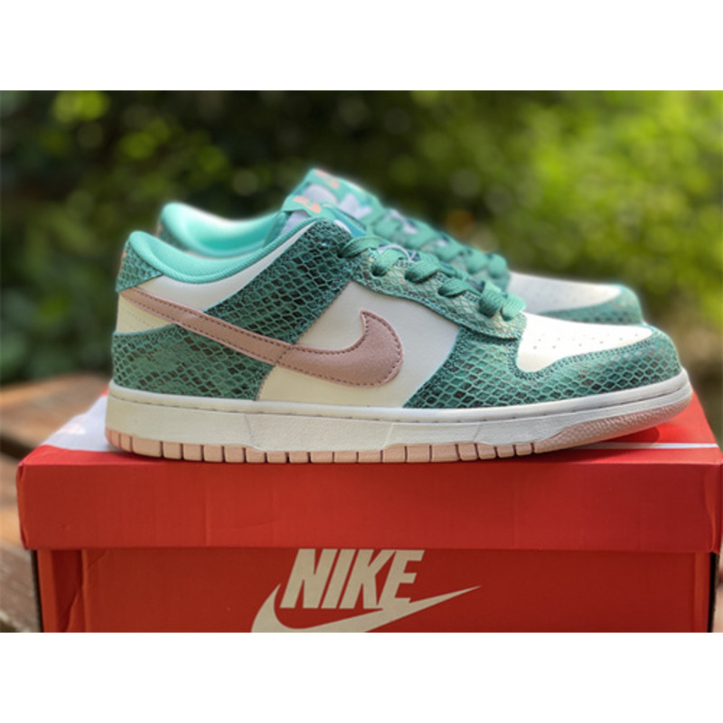 Nike Dunk Low Sneakers Green Snakeskin
