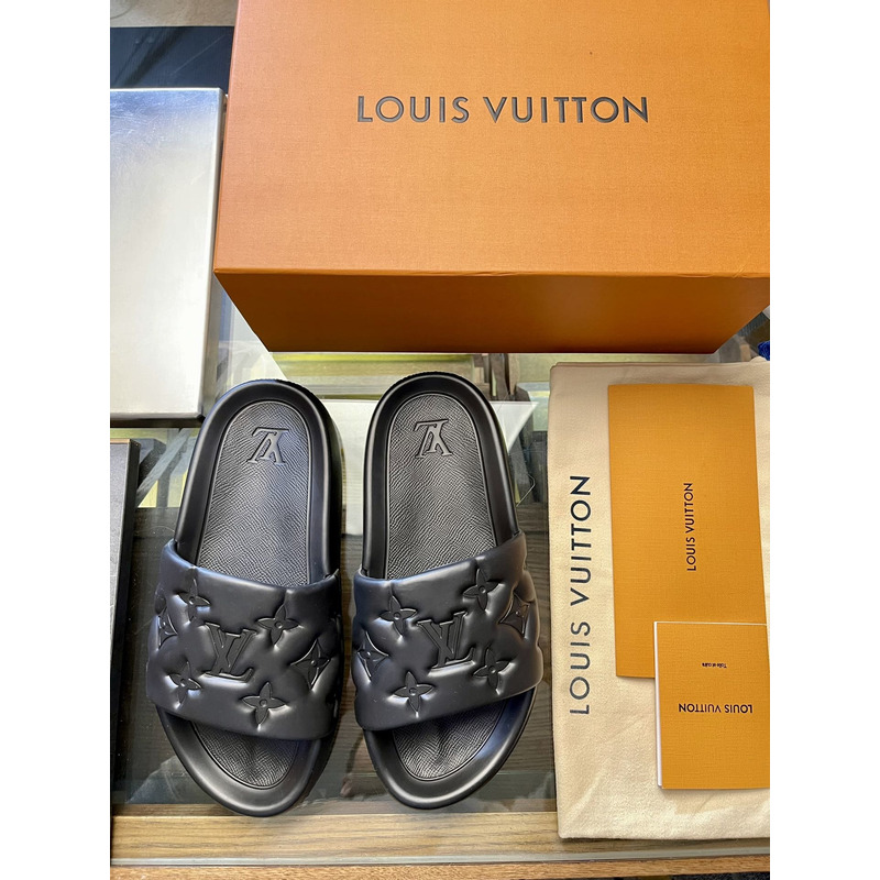 l**is V*t*n’s puffy waterfront mule black